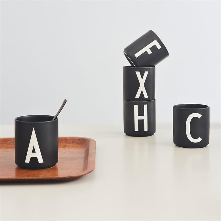 Design Letters kubek czarny, E Design Letters