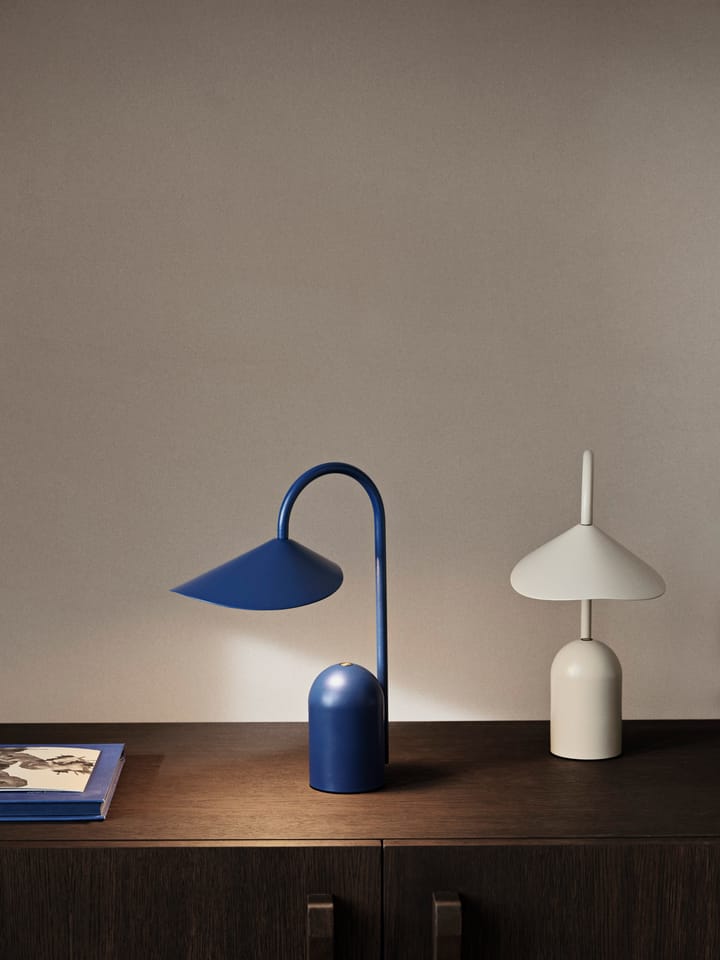 Arum lampa przenośna - Bright Blue - ferm LIVING