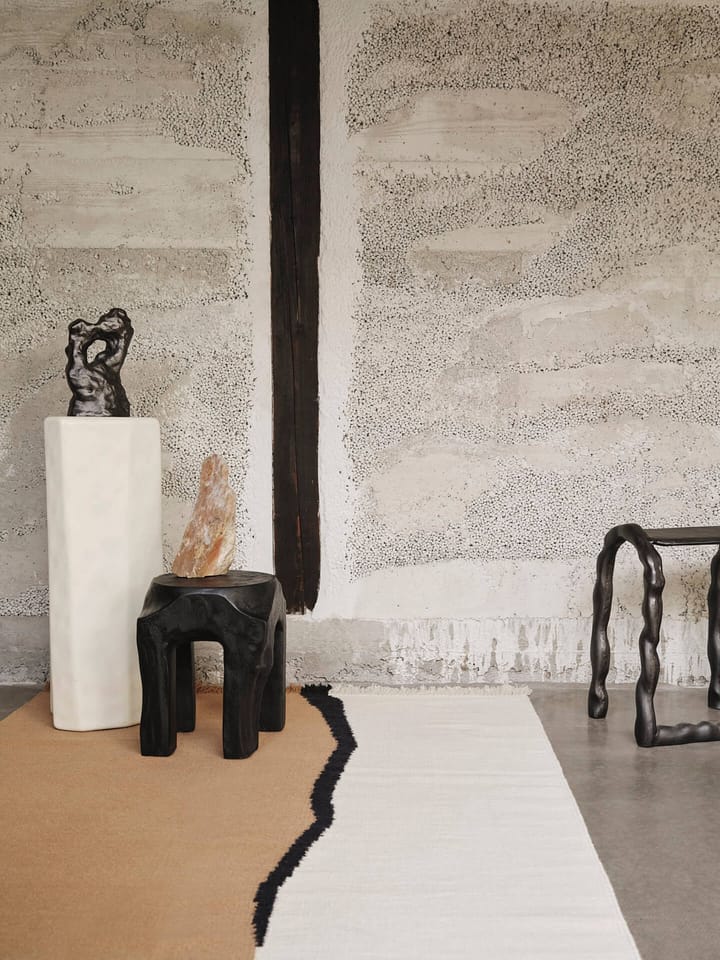 Dywan Soil Kelim - Dark sand-off white, 140x200 cm - ferm LIVING