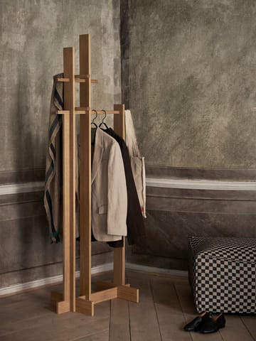 Wieszak na ubrania Bridge Clothes Stand - Olejowany dąb - ferm LIVING