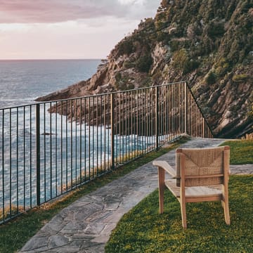 Fotel lounge F-chair Outdoor - Drewno tekowe - GUBI