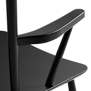 Krzesło z podłokietnikami J42 - Black lacquered beech - HAY