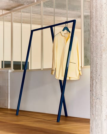 Wieszak na ubrania Loop Stand Wardrobe - Deep blue - HAY