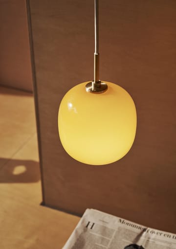 Lampa wisząca VL45 Radiohus Ø25 cm - Brass-amber glass - Louis Poulsen