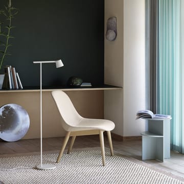 Fiber fotel wood base - black, nogi w kolorze ciemnego brązu - Muuto