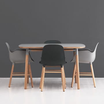 Form fotel - black, nogi orzecha włoskiego - Normann Copenhagen